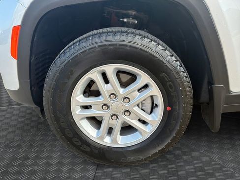 New 2025 Jeep Grand Cherokee Laredo w/ MOPAR Finishing Package image 22