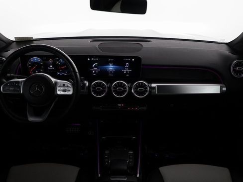 Used 2021 Mercedes-Benz GLB 250 w/ AMG Line image 8