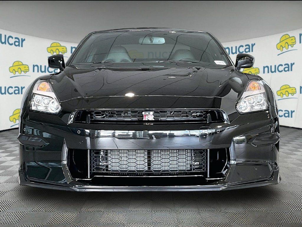 Used 2024 Nissan GT-R Premium w/ Premium Interior Package AWD/4WD image 2