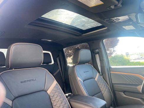New 2025 GMC Canyon Denali w/ LPO, Denali Black Edition image 36