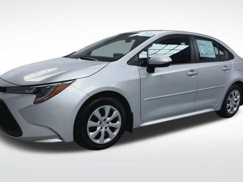 Used 2021 Toyota Corolla LE image 4
