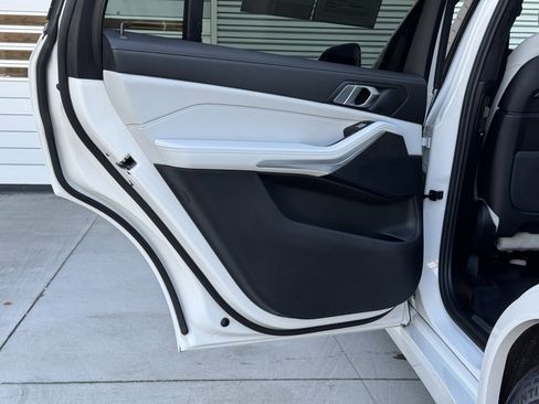 Used 2023 BMW X7 xDrive40i image 24