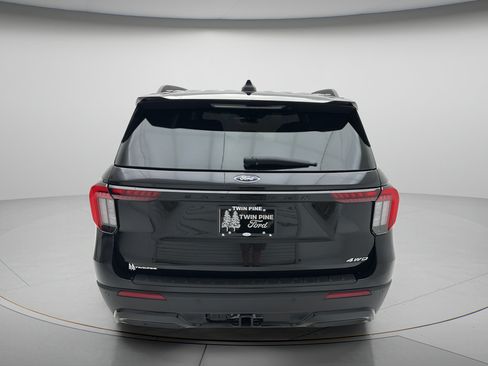 Used 2025 Ford Explorer ST-Line w/ ST-Line Street Pack AWD/4WD image 7