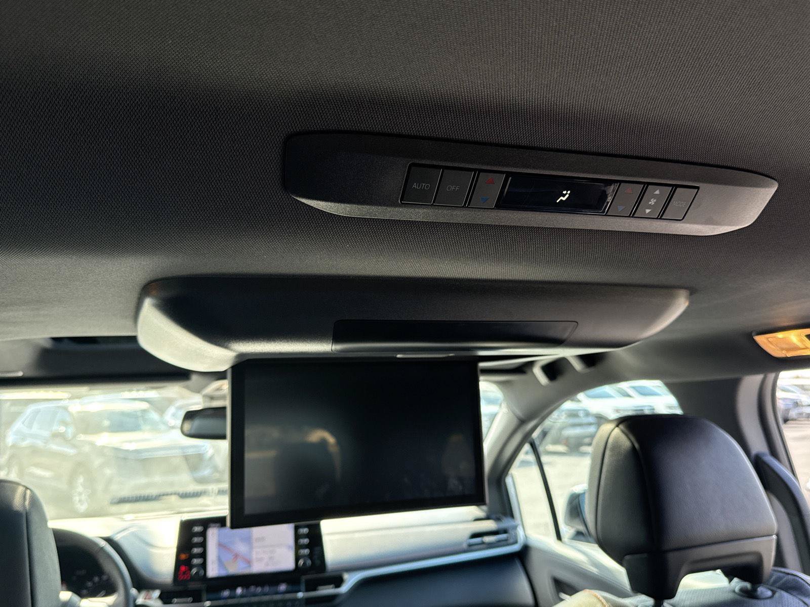 Used 2024 Toyota Sienna XSE w/ XSE Premium Package FWD image 25