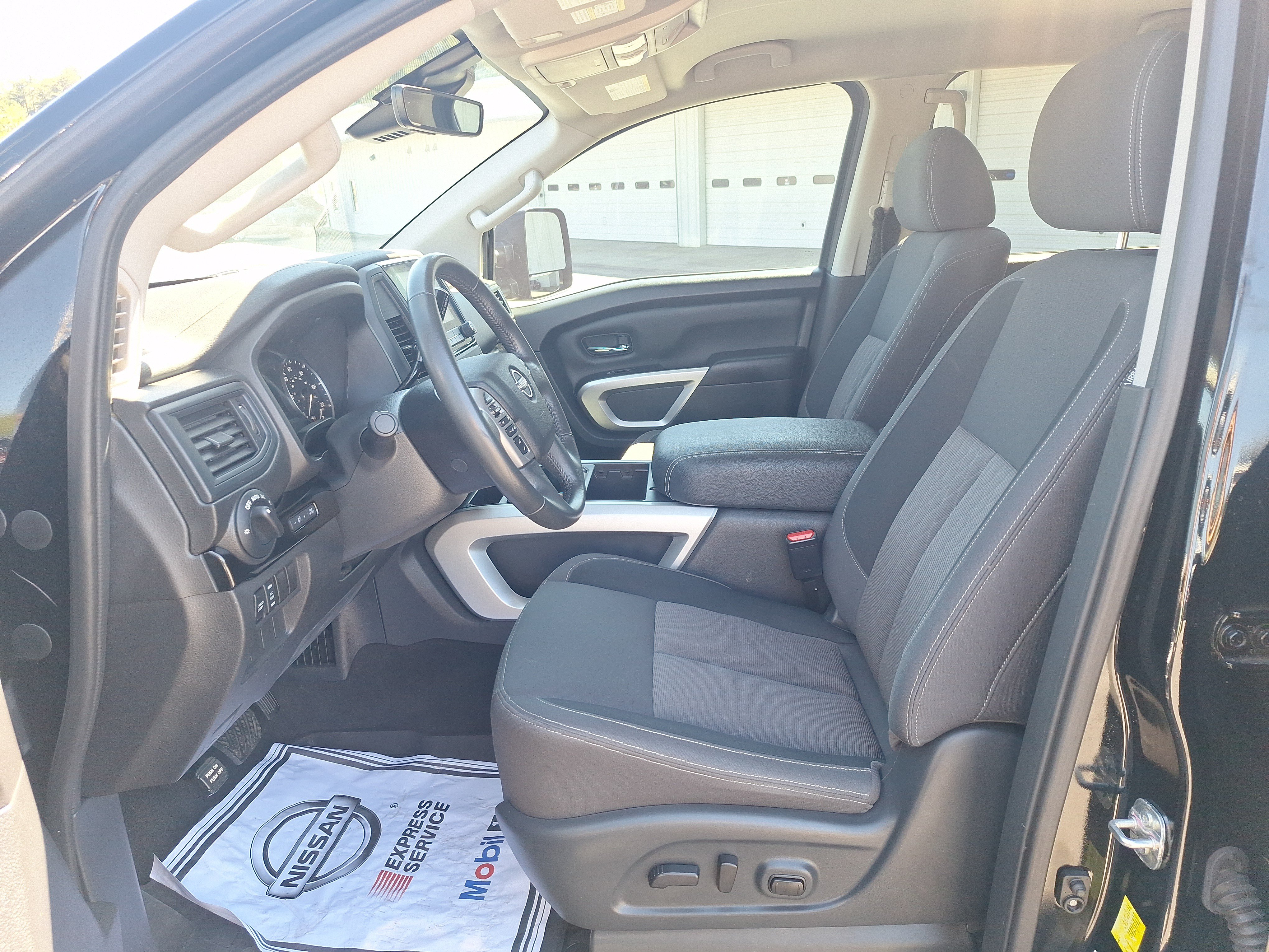Used 2024 Nissan Titan SV w/ SV Convenience Package AWD/4WD image 11