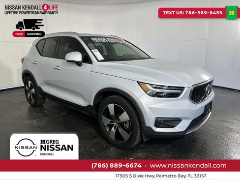 Used 2021 Volvo XC40 T4 Momentum w/ Protection Package Premier image 2