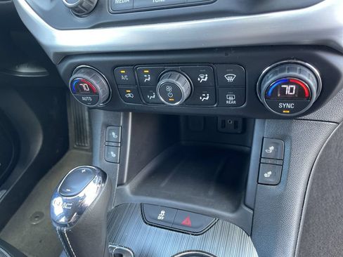 Used 2019 GMC Acadia SLT AWD/4WD image 29