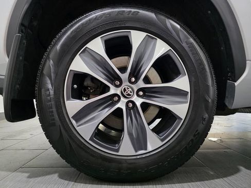 Used 2023 Toyota Highlander XLE AWD/4WD image 24