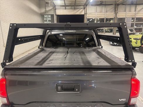 Used 2019 Toyota Tacoma TRD Off-Road image 11