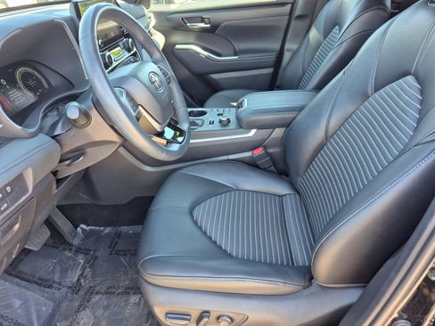 Certified 2025 Toyota Highlander XSE AWD/4WD image 16