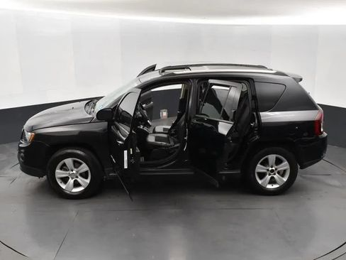 Used 2014 Jeep Compass Latitude w/ Sun/Sound Group AWD/4WD image 7