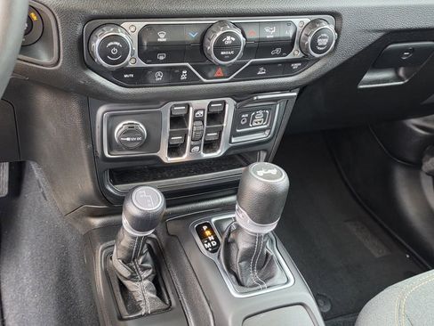 Used 2024 Jeep Wrangler Unlimited Sport AWD/4WD image 17
