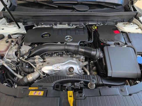 Used 2021 Mercedes-Benz GLB 250 w/ Premium Package image 23