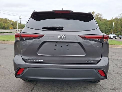 Used 2024 Toyota Highlander XLE image 25