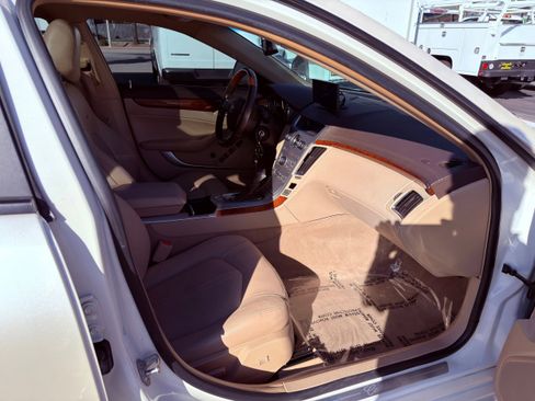 Used 2010 Cadillac CTS Luxury image 10
