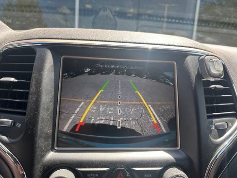 Used 2017 Jeep Grand Cherokee Limited AWD/4WD image 7