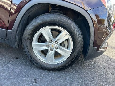 Used 2021 Chevrolet Trax LT w/ Driver Confidence Package image 8