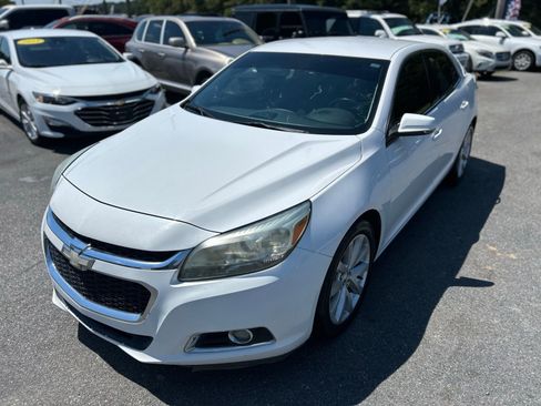 Used 2015 Chevrolet Malibu LT image 2