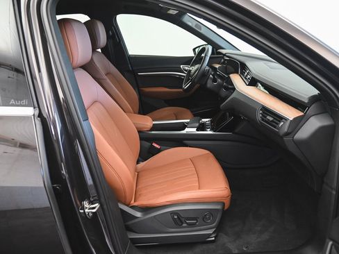 Used 2024 Audi Q8 e-tron Premium Plus w/ Premium Plus Package image 33