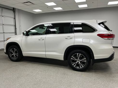 Used 2018 Toyota Highlander Plus w/ Carpet Mat Package (TMS) AWD/4WD image 73