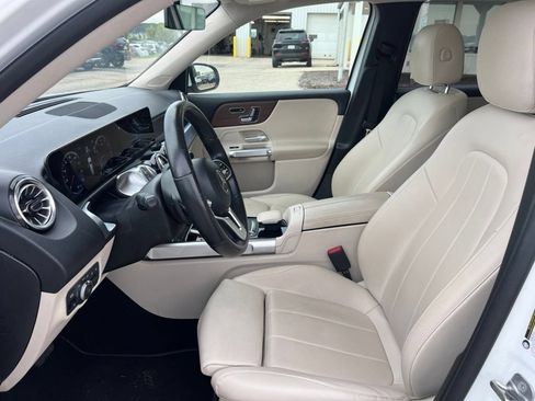 Used 2023 Mercedes-Benz GLB 250 4MATIC w/ Premium Package image 19