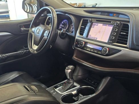 Used 2014 Toyota Highlander XLE AWD/4WD image 28