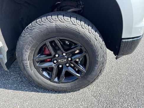 Used 2022 Chevrolet Silverado 1500 LT Trail Boss w/ LT Trail Boss Premium Package AWD/4WD image 12