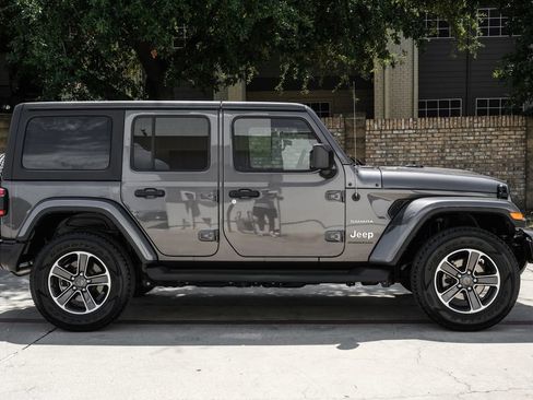 Used 2023 Jeep Wrangler Unlimited Sahara w/ LED Lighting Group AWD/4WD image 15