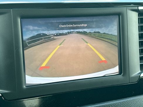 Used 2024 Chrysler Voyager LX FWD image 17