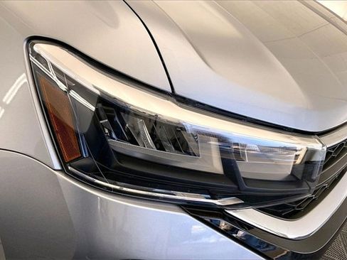 Used 2024 Volkswagen Taos SE image 28