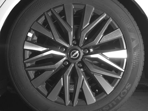 Used 2025 Nissan Altima 2.5 SV FWD image 14