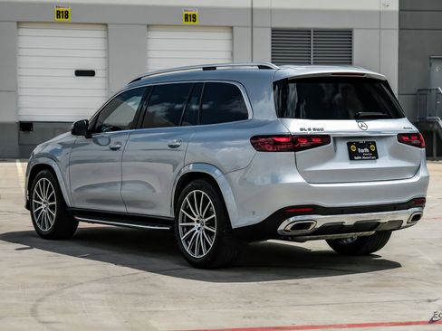 Used 2025 Mercedes-Benz GLS 580 4MATIC image 10