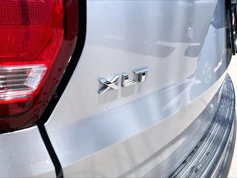 Used 2019 Ford Explorer XLT w/ Equipment Group 201A FWD image 30