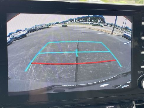 Used 2024 Toyota Sienna XLE FWD image 27