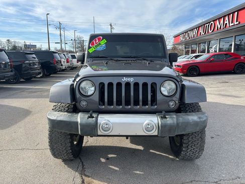 Used 2014 Jeep Wrangler Unlimited Sahara w/ Dual Top Group AWD/4WD image 8