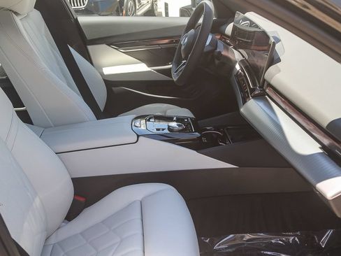 Used 2026 BMW i5 eDrive40 RWD image 13