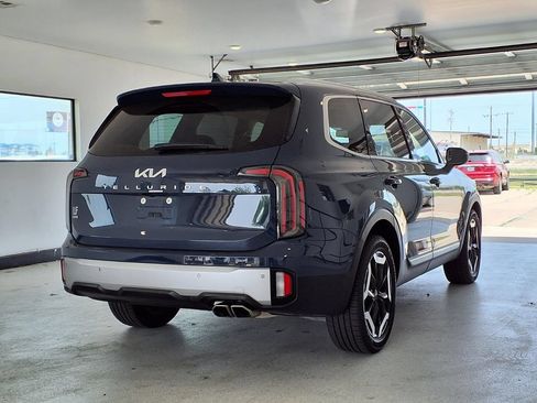 Used 2023 Kia Telluride EX w/ EX Captain's Chair Package FWD image 16