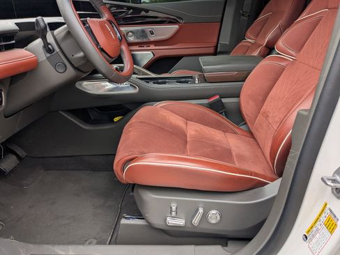 Used 2024 Lincoln Nautilus Black Label image 9