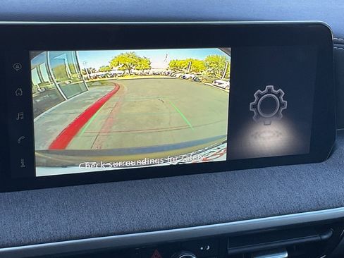 Used 2025 Nissan Kicks SV image 30