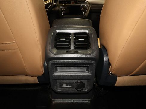 Used 2022 Volkswagen Tiguan SE image 28