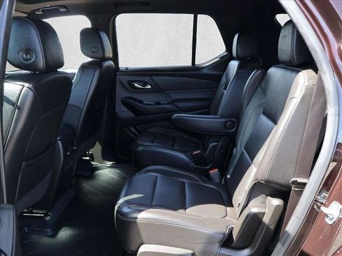 Used 2022 Chevrolet Traverse LT w/ LT Premium Package AWD/4WD image 25