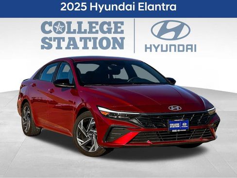 Used 2025 Hyundai Elantra Sport FWD image 1
