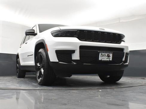 Used 2023 Jeep Grand Cherokee L Laredo AWD/4WD image 19
