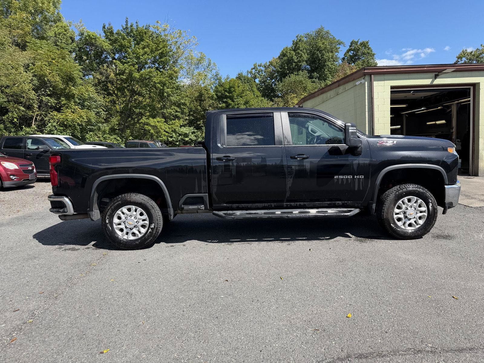 Used 2021 Chevrolet Silverado 2500 LT w/ Convenience Package AWD/4WD image 3
