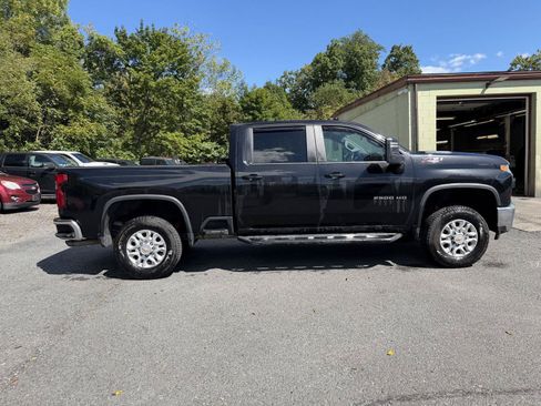 Used 2021 Chevrolet Silverado 2500 LT w/ Convenience Package AWD/4WD image 3