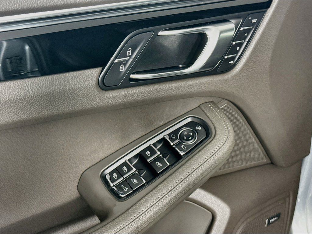 Certified 2026 Porsche Macan AWD/4WD image 19