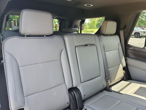 Used 2023 GMC Yukon SLT AWD/4WD image 9