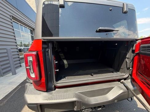 Used 2023 Ford Bronco Badlands w/ Sasquatch Package AWD/4WD image 8