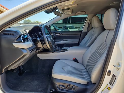 Used 2022 Toyota Camry SE FWD image 9
