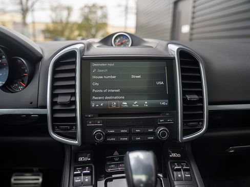 Used 2017 Porsche Cayenne S image 12